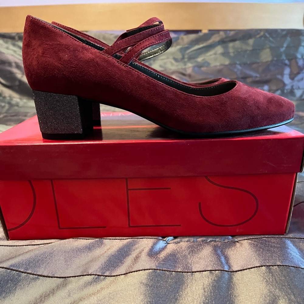AEROSOLES Burgundy Suede Heels